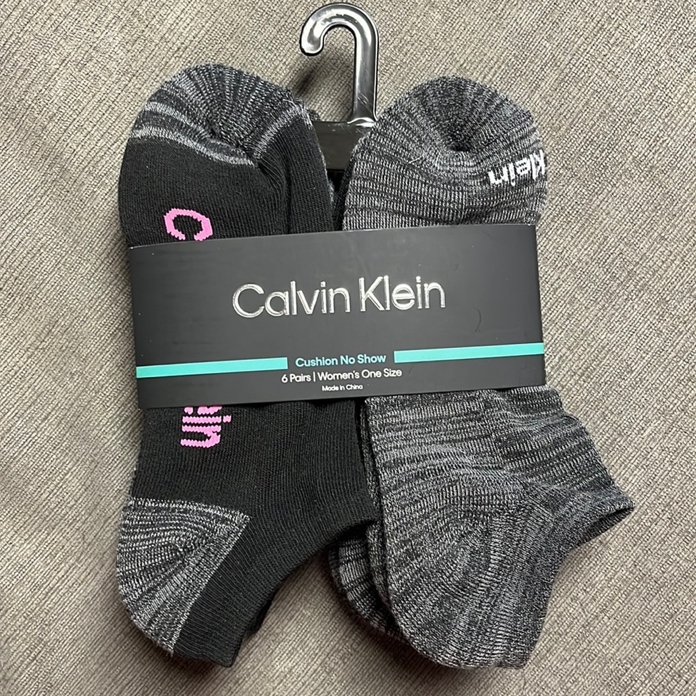Brand new pair of 6 Calvin Klein Women’s one size cushion no show socks.
